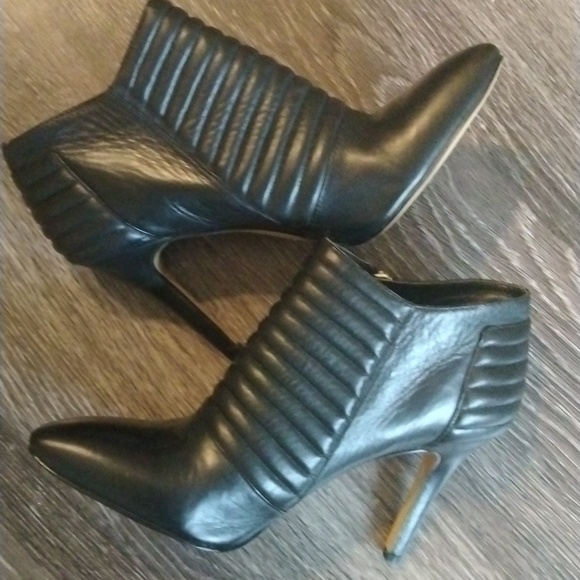 ANN TAYLOR- Black Leather Booties Size 8.5 - Picture 4 of 6